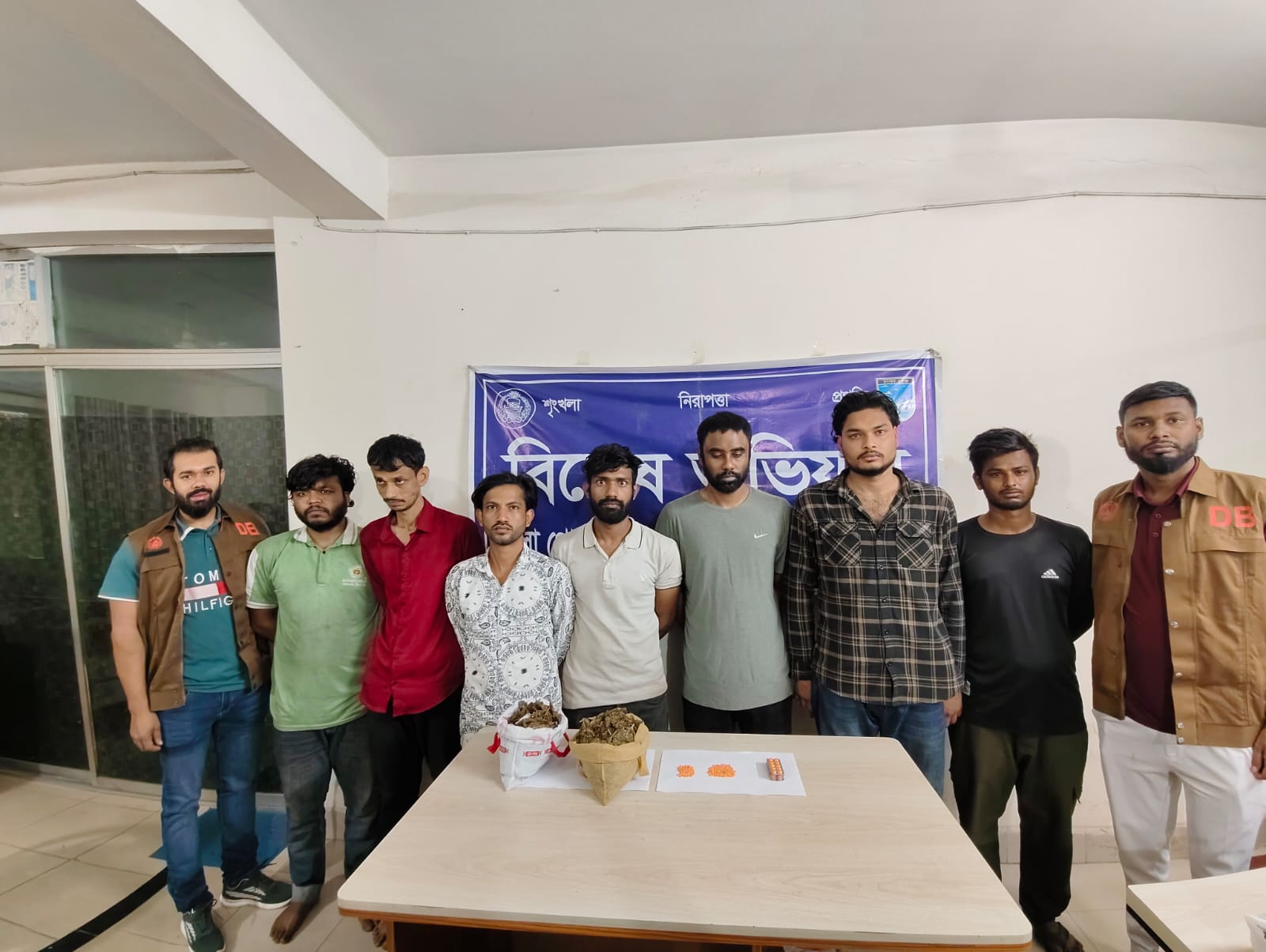 সাভার ও আশুলিয়ায় পৃথক অভিযানে ইয়াবা, গাঁজা ও ট্যাপেন্টাডলসহ ৭ মাদক ব্যবসায়ী গ্রেফতার।