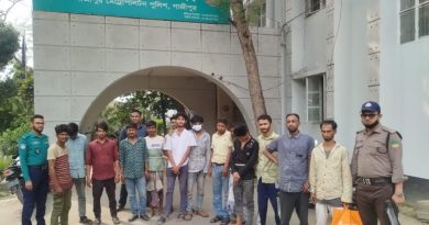 গাজীপুরে সাঁড়াসি অভিযানে পলাতকসহ ৩৩ জন আটক